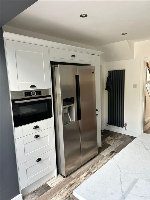 White shaker tall units with American fridge freezer housing